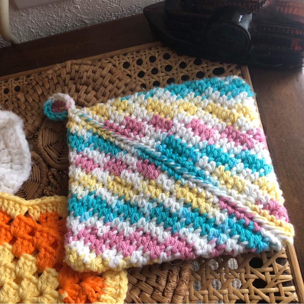 Trio of Vintage Crochet Hot Pads/Trivets - Picture 8 of 12